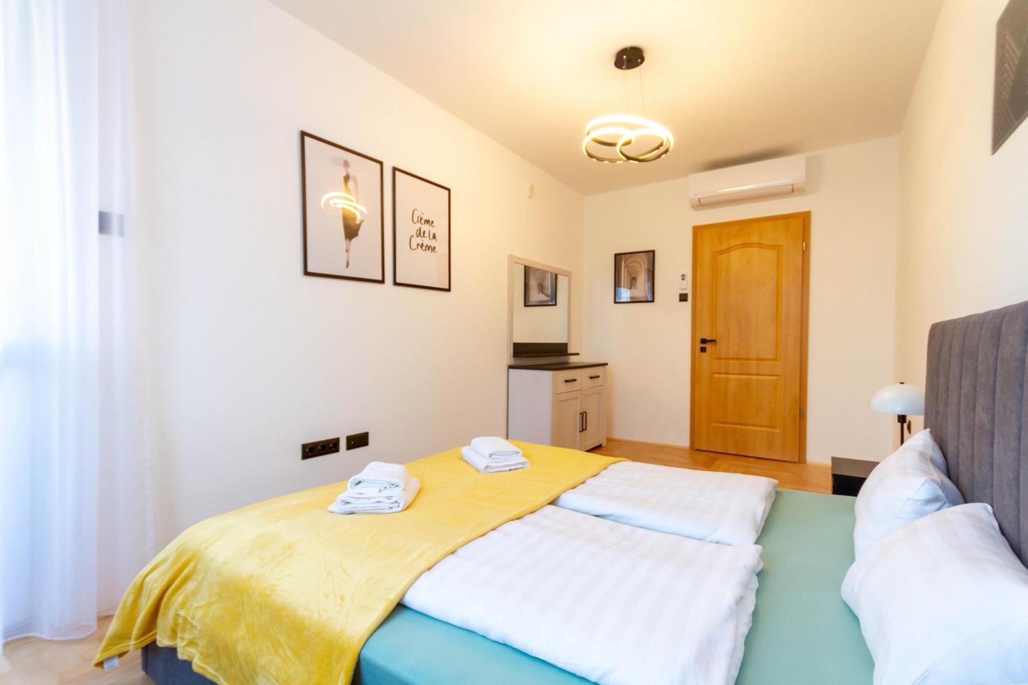 Gozsdu White Raven 105 - Free Parking, Terrace Apartment Budapest