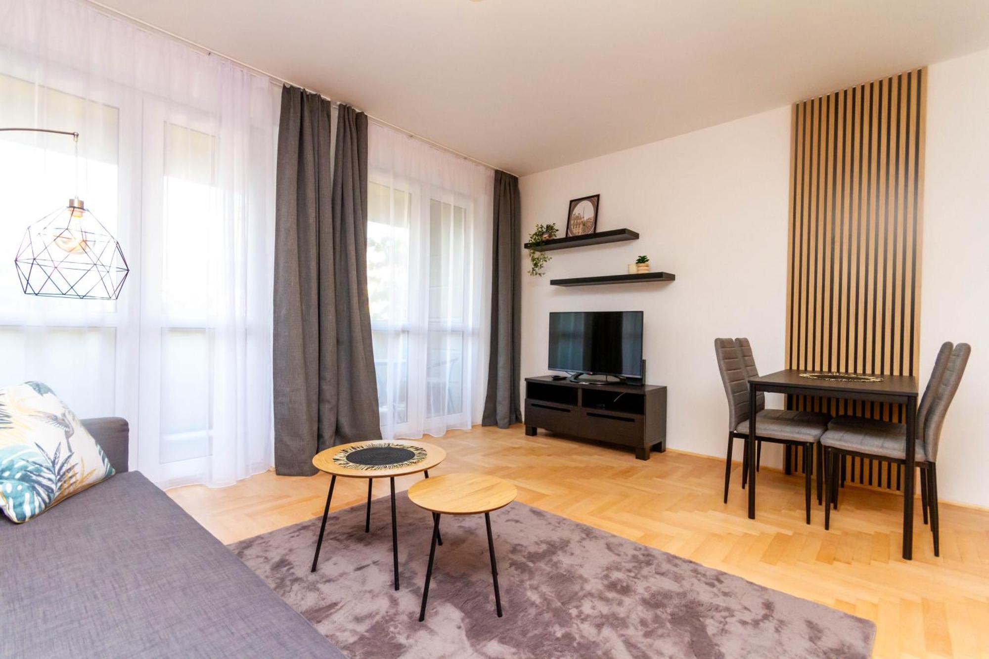 Gozsdu White Raven 105 - Free Parking, Terrace דירה *